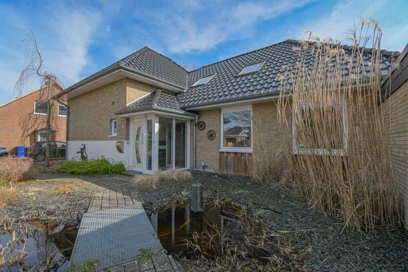 Haus zum Kaufen in Wiefelstede 489.000 € 204 m²