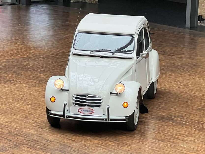 Citroen 2CV 60.799 km 16.700 € Berlin 10553