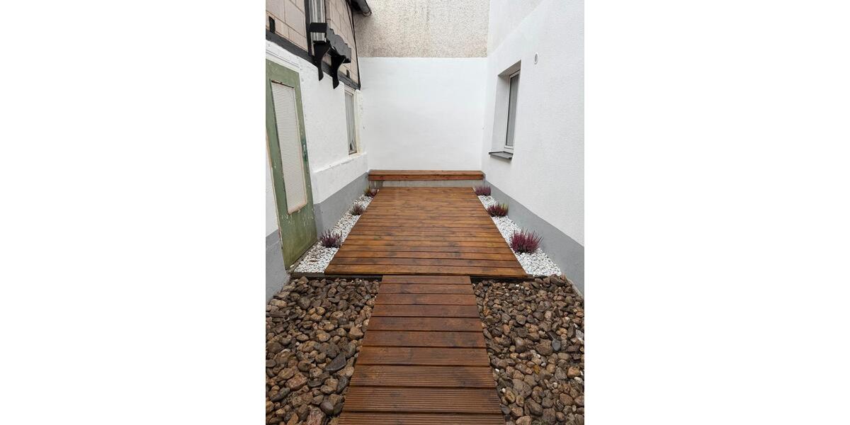 Frisch renoviertes Reihenmittelhaus zum Vermieten 6 zimmer