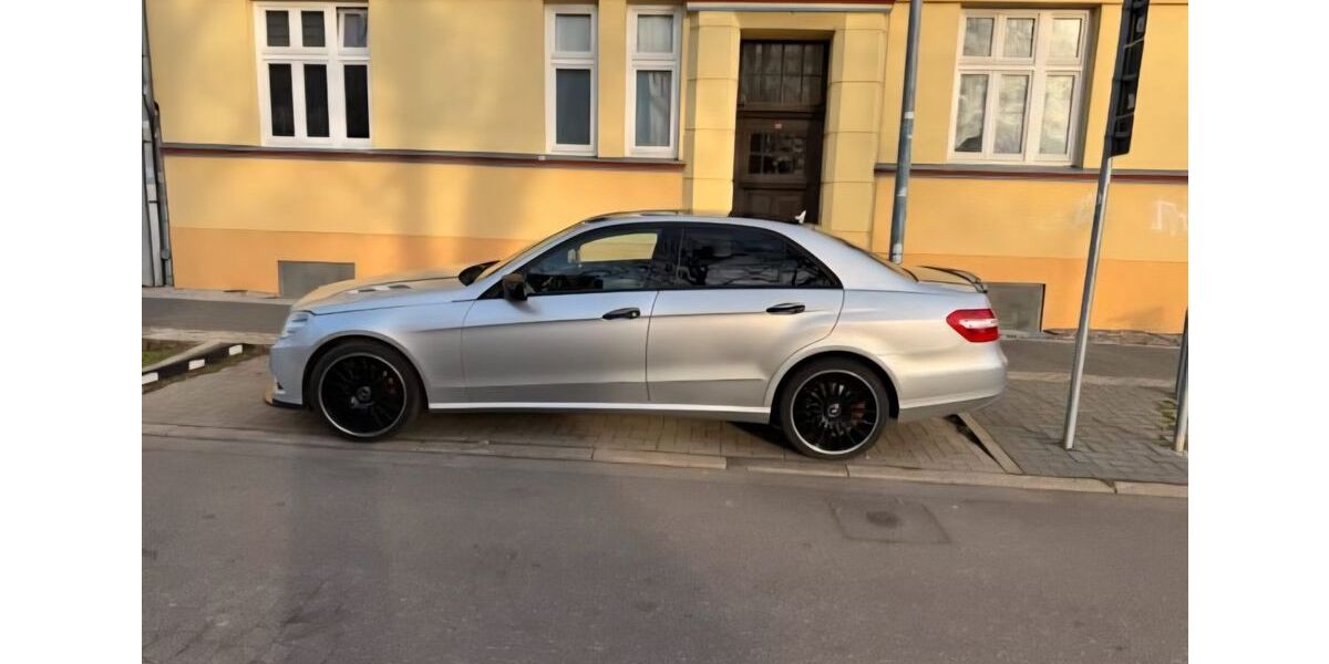 Mercedes-Benz E 350 280.000 km 8.000 &euro; Großharrie 24625