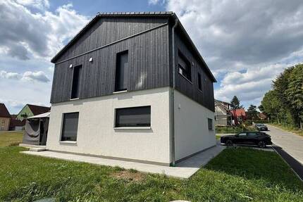 Wohnen mit Komfort und Raum - Familienfreundliches Wohnhaus mit Garten in Wiesau zu verkaufen 5 zimmer