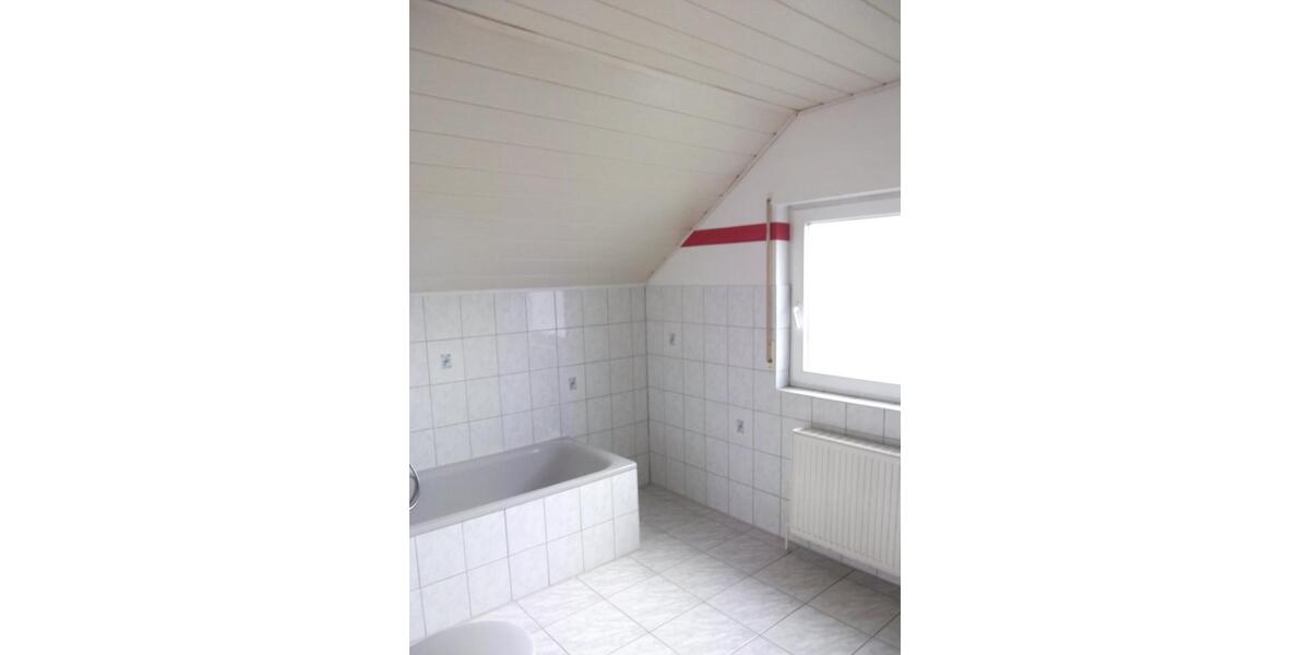 Dachgeschoßwohnung Engelskirchen - 2 Zimmer, 70 m&sup2;, 490&euro; | Angebot:25540058