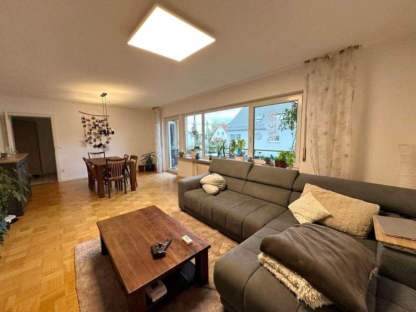 Großzügige, renovierte 3,5-Zimmerwohnung mit großem Südbalkon in bevorzugter Lage 3 zimmer