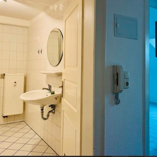 Dachgeschoßwohnung Wiesbaden Südost - 1 Zimmer, 45 m&sup2;, 760&euro; | Angebot:25964084