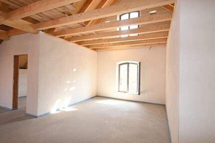 Moderne Neubauwohnung mit Altbauflair - 3,5-Zimmer-Dachgeschoss - in Berching-Altstadt 3 zimmer