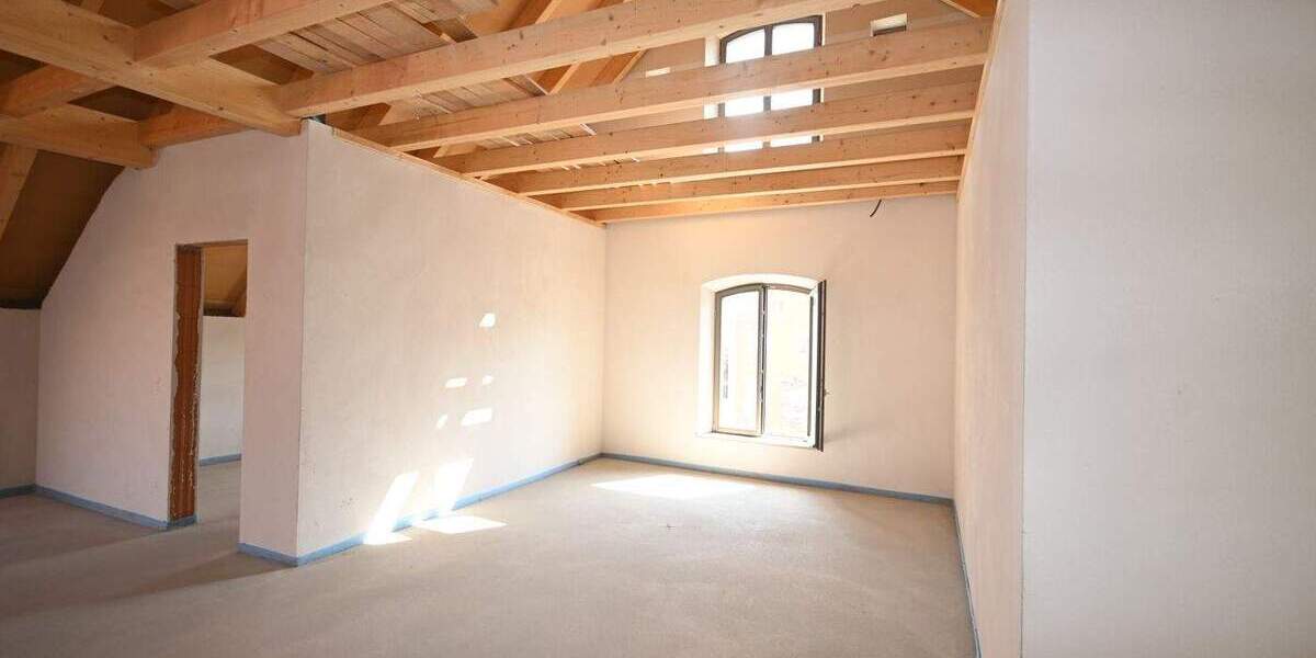 Moderne Neubauwohnung mit Altbauflair - 3,5-Zimmer-Dachgeschoss - in Berching-Altstadt 3 zimmer