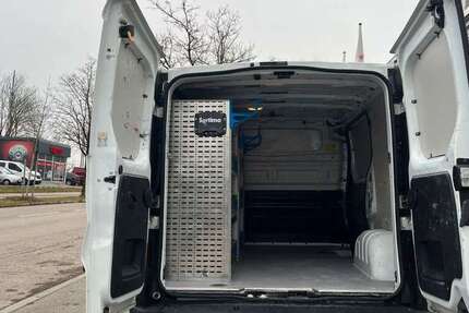 Opel Vivaro 46.836 km 16.399 &euro; München 81825