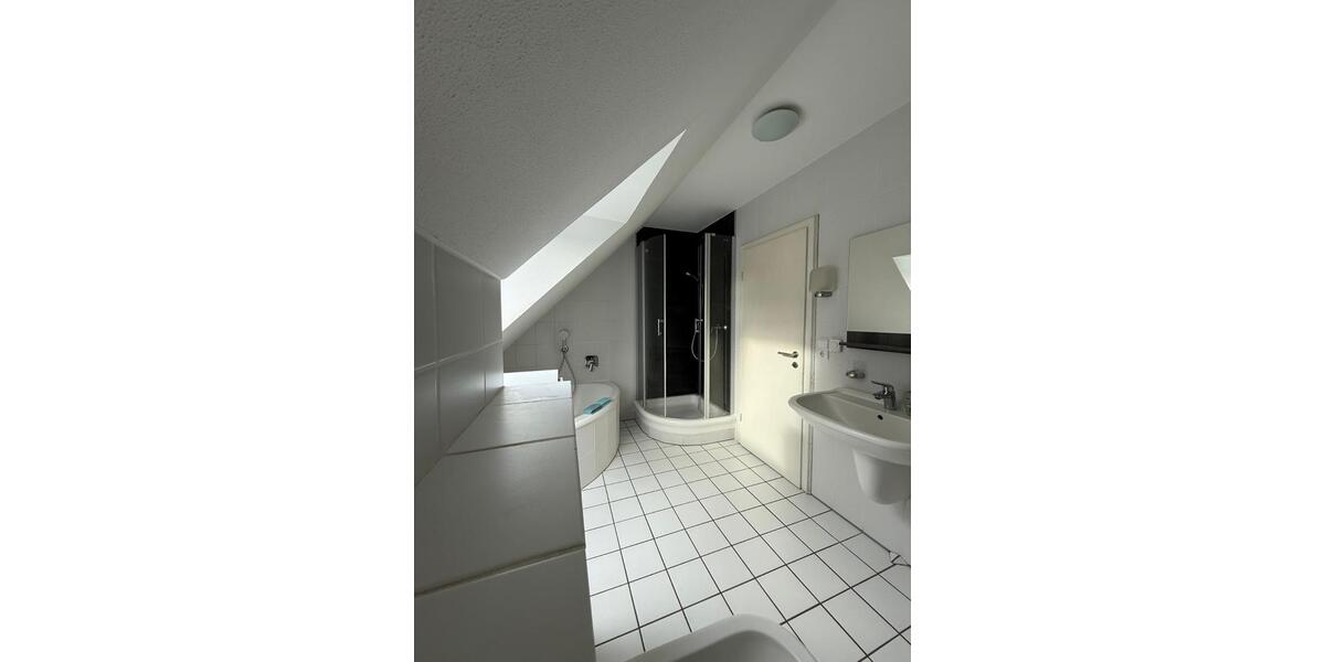 Etagenwohnung Hille - 3 Zimmer, 120 m&sup2;, 1.000&euro; | Angebot:25380033