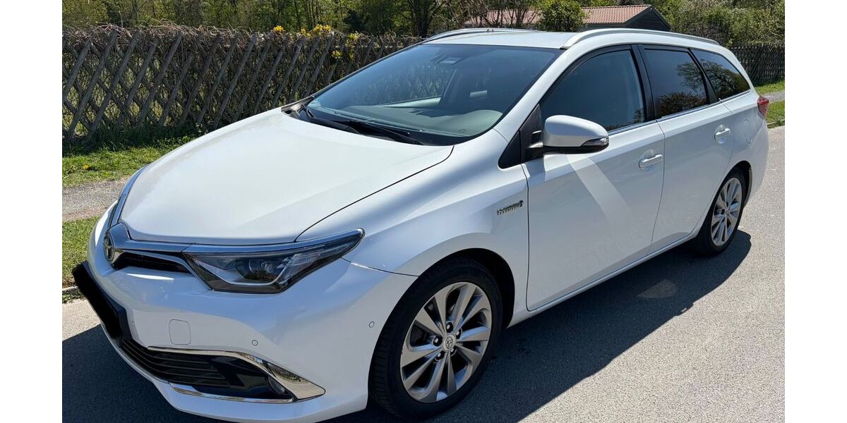 Toyota Auris 145.996 km 13.499 &euro; Berlin 14199