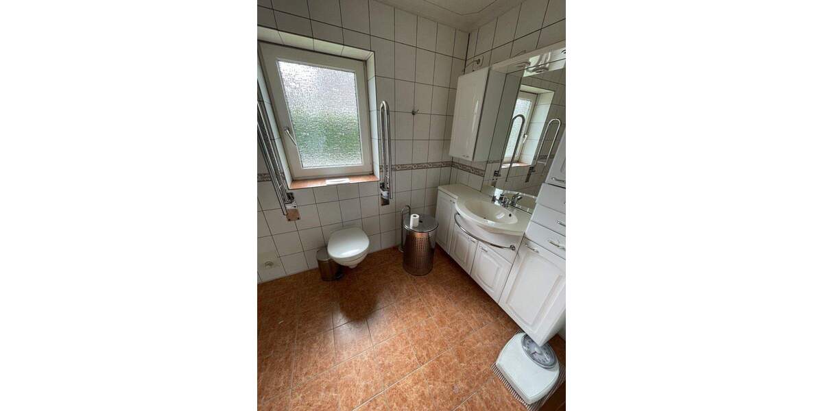 Selbst bewohnen oder vermieten: Zweifamilienhaus in ruhiger Siedlungslage 9 zimmer