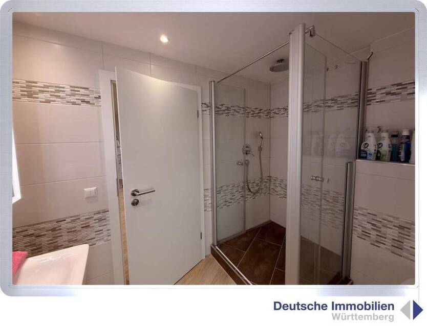 Extravagante 2,5-Zimmer-DG-Mietwohnung (5.+6 DG) in Stuttgart- Süd