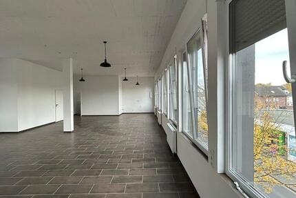 Gewerbefläche für jede Art von Nutzung möglich . zimmer