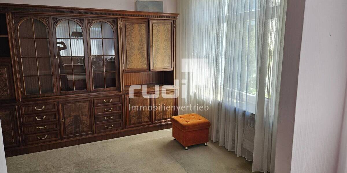 Etagenwohnung Lage - 2 Zimmer, 97 m&sup2;, 650&euro; | Angebot:26779557