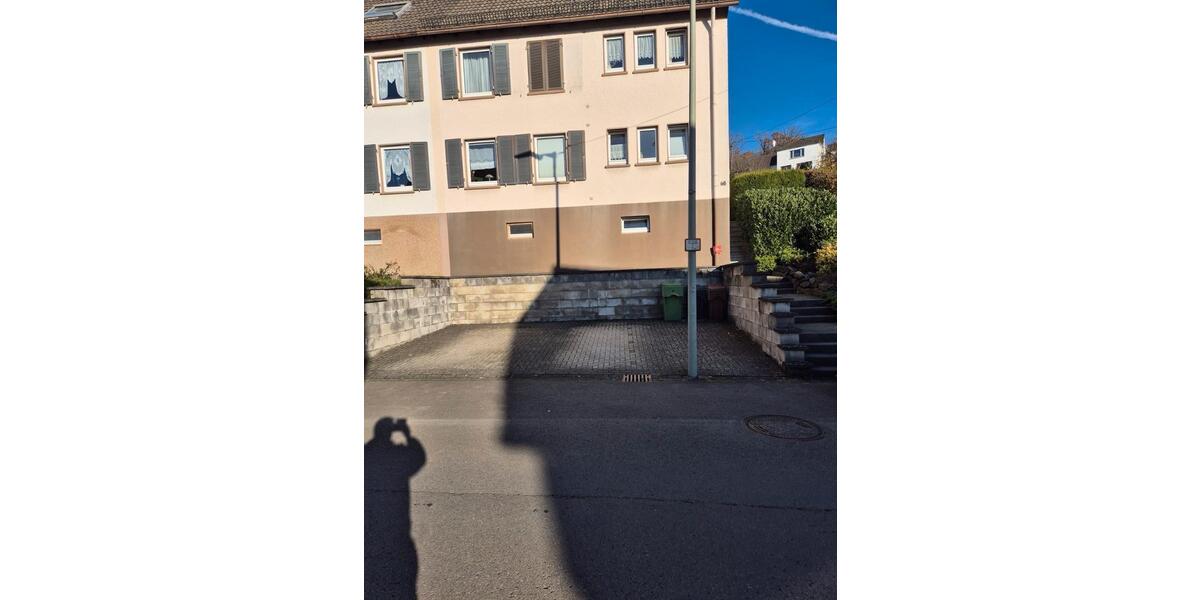 Vermietung: Gepflegte DHH mit drei eigenständigen Wohneinheiten. 7 zimmer