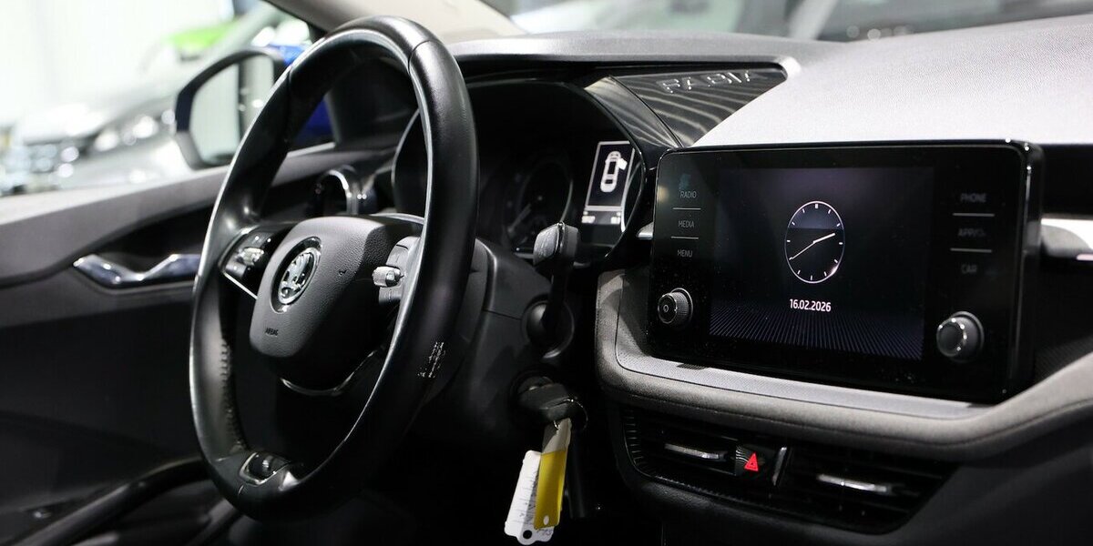 Skoda Fabia 1.0 TOUR RACE BLUE / LED / GROßES-DISPLAY 55.000 km 13.777 &euro; Hamm 59077