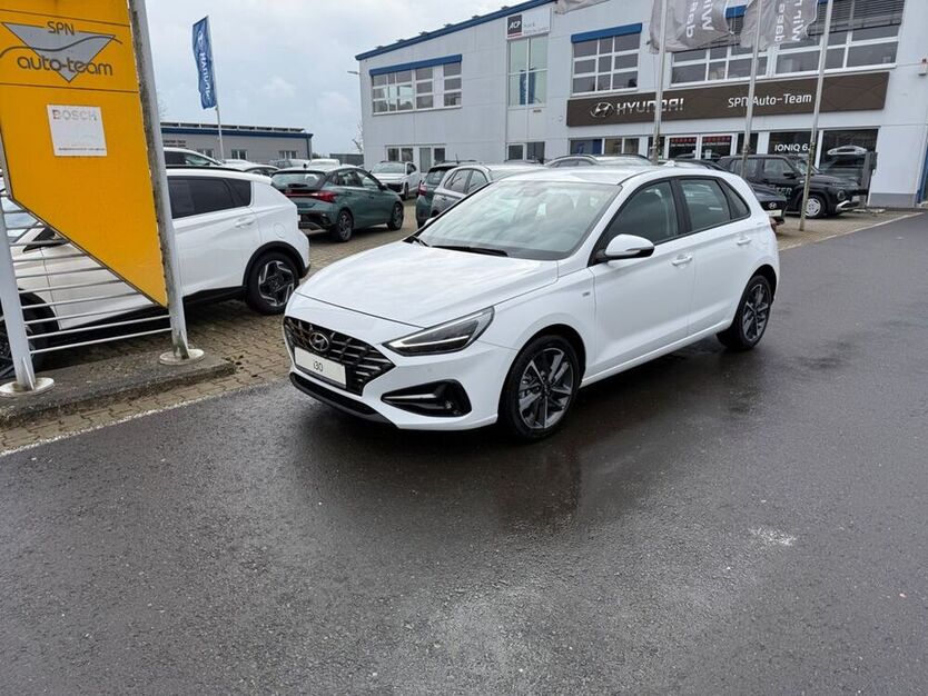 i30