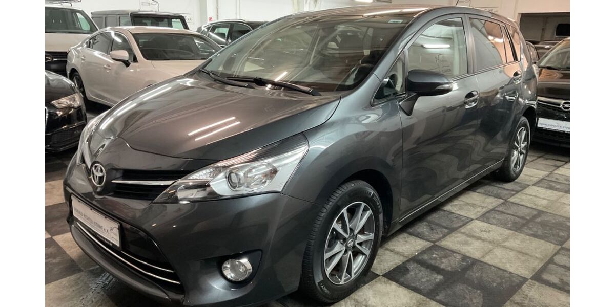 Toyota Verso 82.000 km 14.850 &euro; Hamburg 22087
