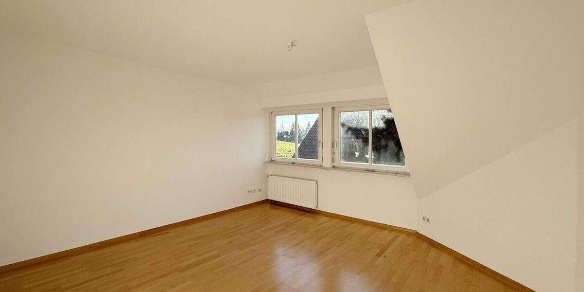 Ihr neues Zuhause in Nürtingen - Stilvoll renoviertes Einfamilienhaus mit Garten und Garagen 5 zimmer