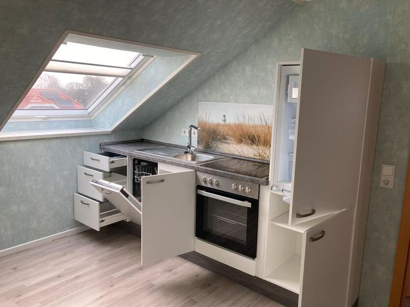 Helle 2 Zimmer Wohnung zum 01.09.2025 DG zu vermieten