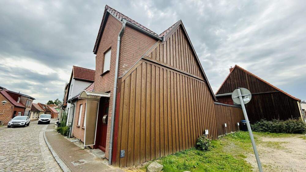 Reihenendhaus Gnoien - 4 Zimmer, 70 m&sup2;, 29.000&euro; | Angebot:25731056