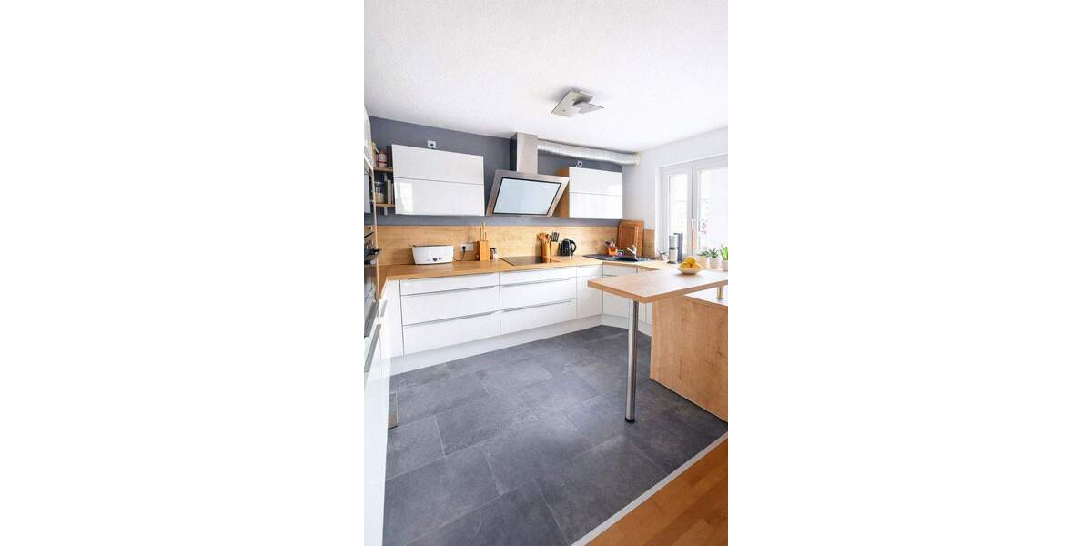 Sonnige 4-Zimmer-Wohnung mit 2 Süd-West-Balkonen in Top-Lage von Echterdingen - provisionsfrei 4 zimmer