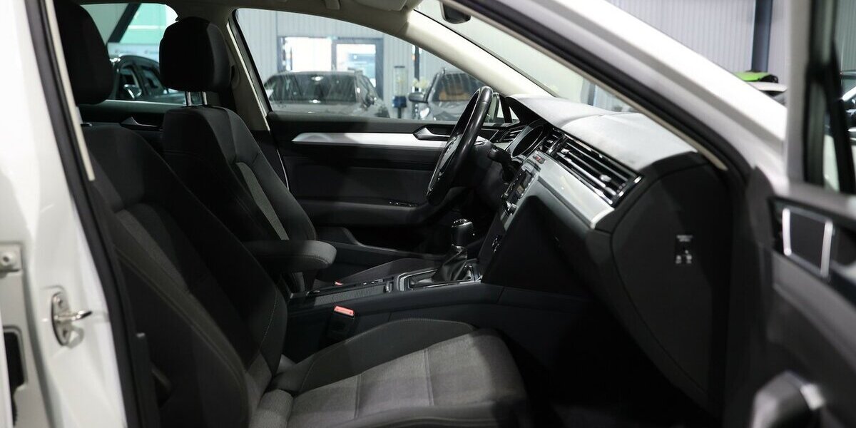 VW Passat 1.6 TDI Comfortline WHITE / MASSAGE+SHZ 176.000 km 11.111 &euro; Hamm 59077