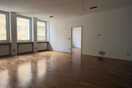 Haus zum Kaufen in Nürnberg 499.500 € 305.62 m² 10 zimmer