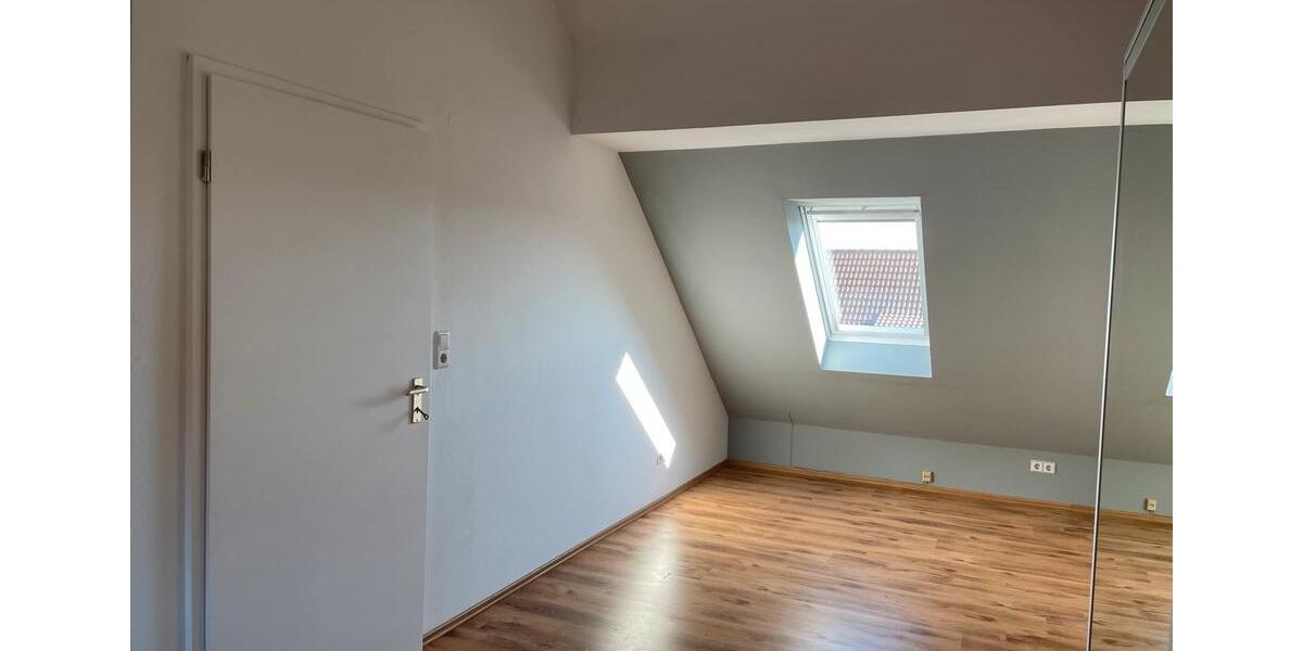 1A Lage, RMH mit Einbauküche, Fußbodenheizung, Stellplatz, Garage 4 zimmer