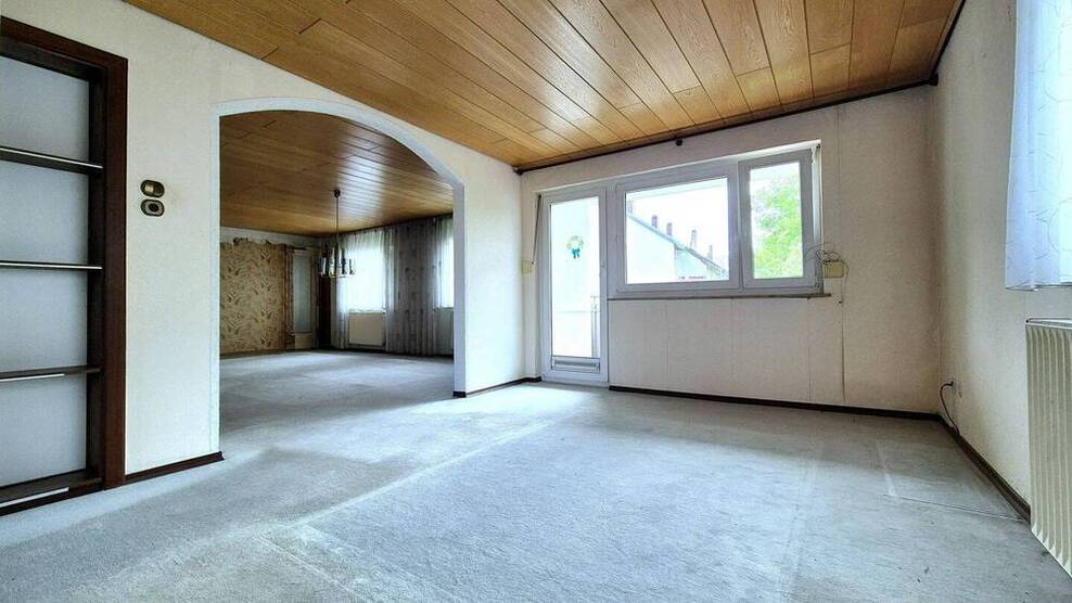 Flexible Raumgestaltung - sanierungsbedürftige 3- oder VierZimmerwohnung in Ludwigsburg-Ost