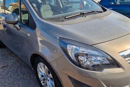 Opel Meriva 147.000 km 2.399 &euro; Dresden 01097