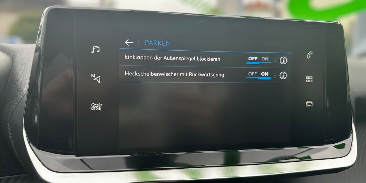 Peugeot 208 Active Pack * foliertes Dach * 71.750 km 12.995 &euro; Meißen 01662