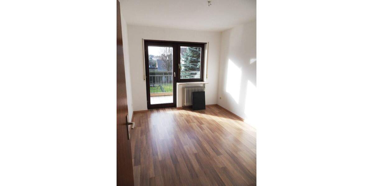 In ruhiger Lage, Reihenendhaus mit Garten und ausbaufähigem Dachgeschoss 5 zimmer