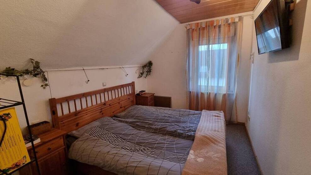 Freistehendes Ein-Zweifamilienhaus mit 9 Zimmern, 3 Bädern und ri