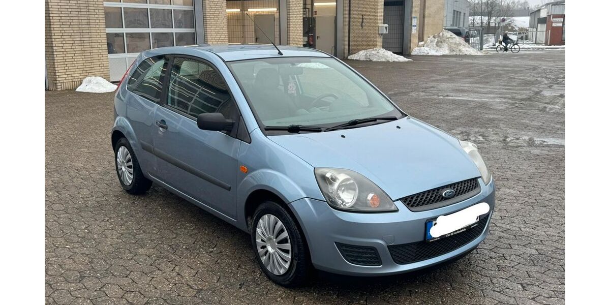 Ford Fiesta 182.000 km 2.200 &euro; Stade 21682