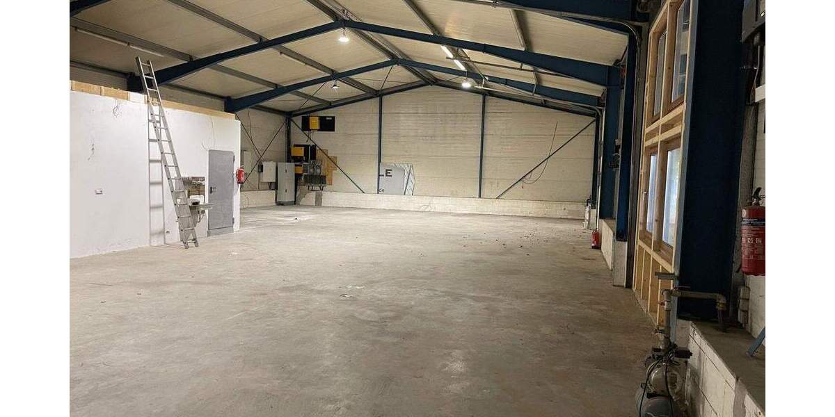 Hochwertige Lager-Produktionshalle, mit modernem und großem Betriebsleiterwohnhaus (provisionsfrei) zimmer