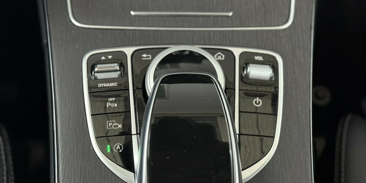Mercedes-Benz C 180 AVANTGARDE/BURMESTER/KAMERA/HEAD UP/LEDER 72.347 km 23.900 &euro; Villingen-Schwenningen 78054