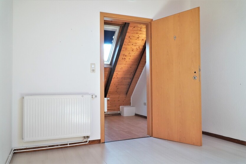 Gemütliches Einfamilienhaus mit Kamin, Doppelgarage und Erweiterungspotenzial 4 zimmer