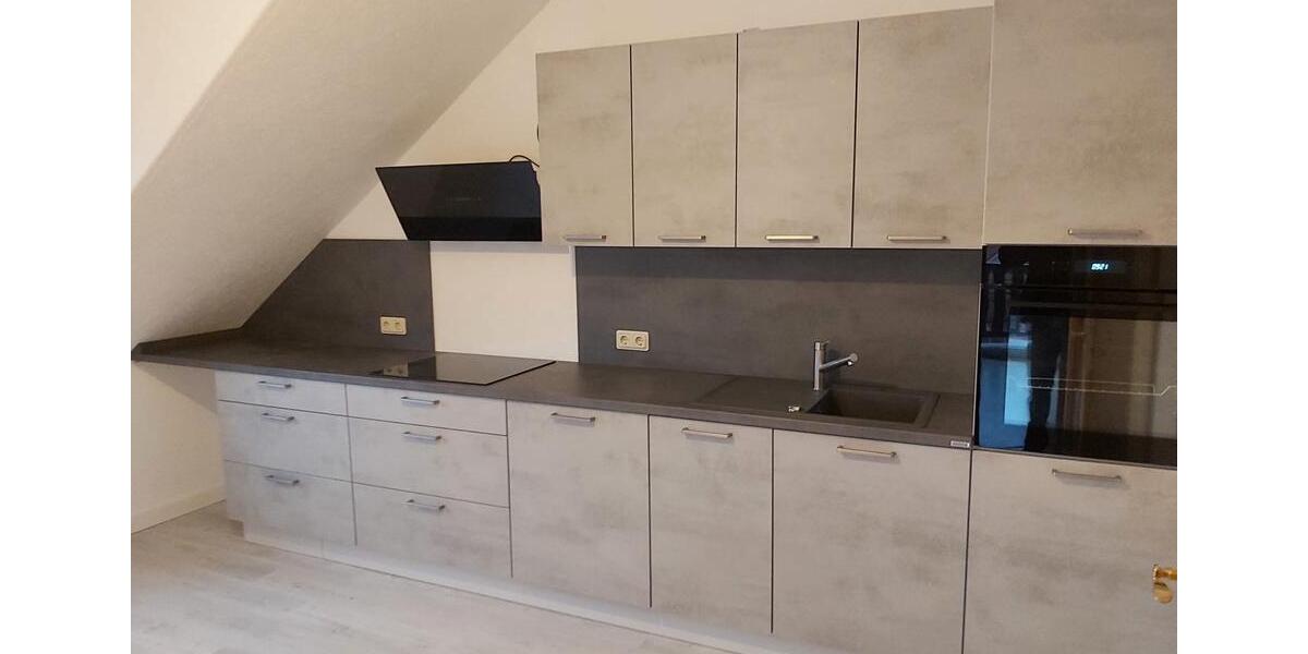 Renovierte Dachgeschosswohnung mit herrlichem Waldblick 2 zimmer