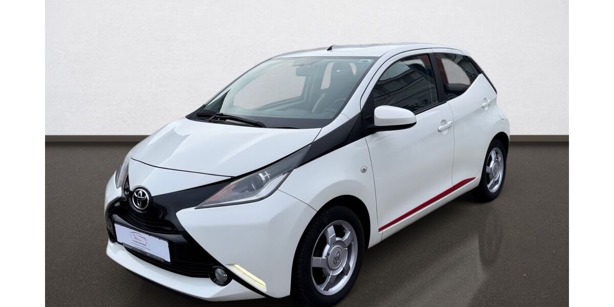 Toyota Aygo (X) 121.000 km 6.300 &euro; Frankfurt am Main 60386
