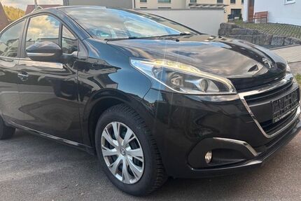 Peugeot 208 102.000 km 4.399 &euro; Altensteig 72213