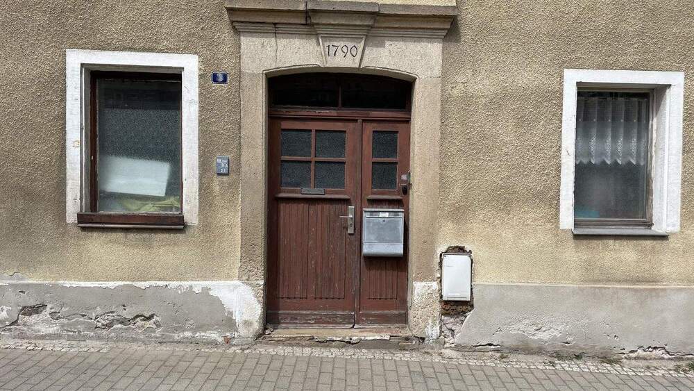 Einfamilienhaus Glashütte - 8 Zimmer, 120 m&sup2;, 80.000&euro; | Angebot:25704907