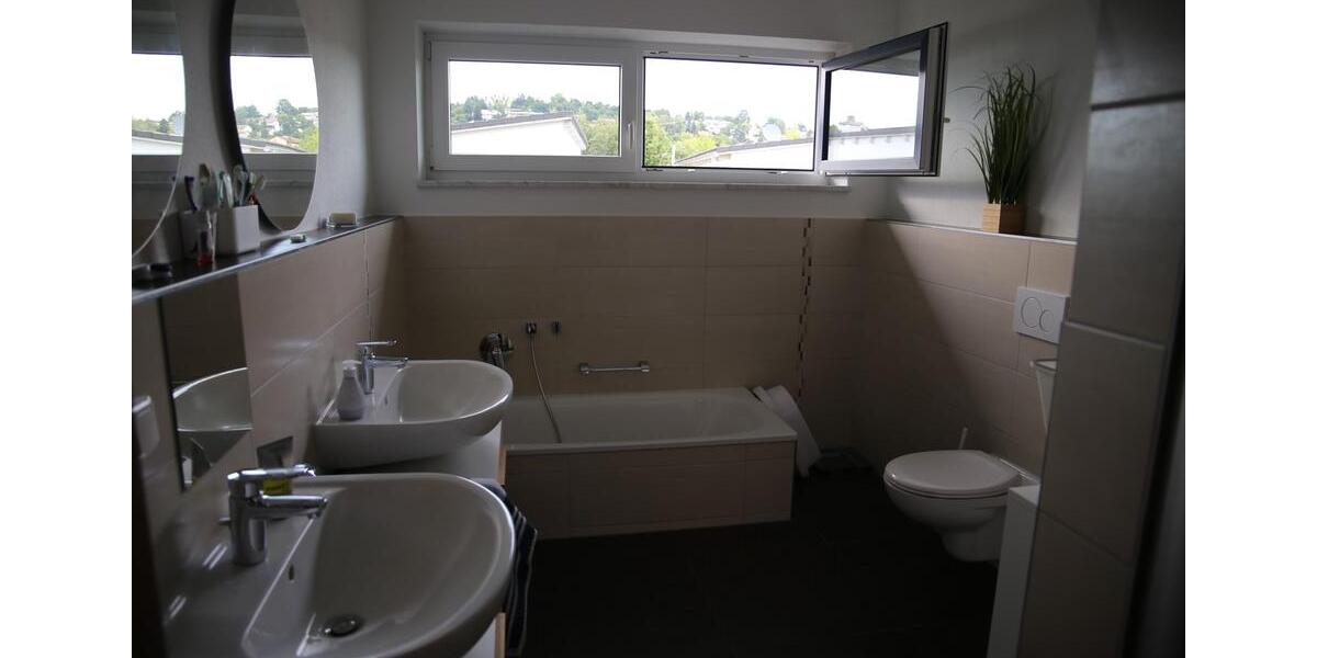 Etagenwohnung Pfarrkirchen - 5 Zimmer, 124 m&sup2;, 1.200&euro; | Angebot:26416409