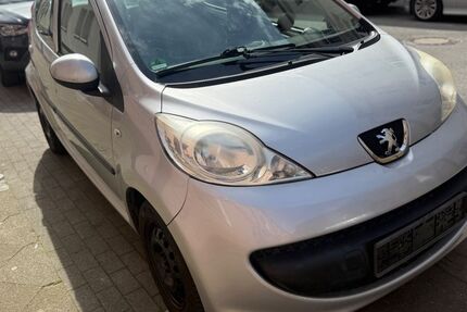 Peugeot 107 199.999 km 1.350 &euro; Bochum 44866