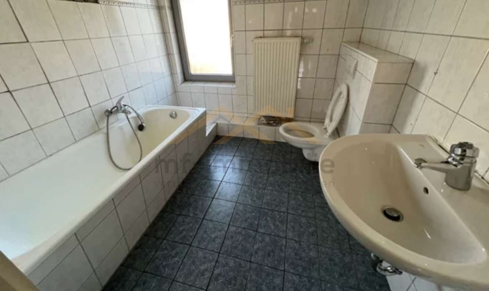 Mehrfamilienhaus mit 5 Wohnungen, mit Potenzial zur Aufteilung - Mehrfamilienhaus, Wohnhaus Lehre Helmstedt | Angebot:23765425
