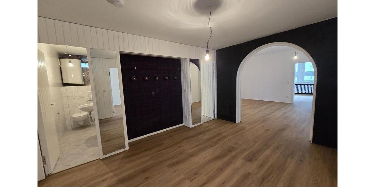 Dachgeschoßwohnung Offenbach am Main - 5 Zimmer, 200 m&sup2;, 2.600&euro; | Angebot:24441320