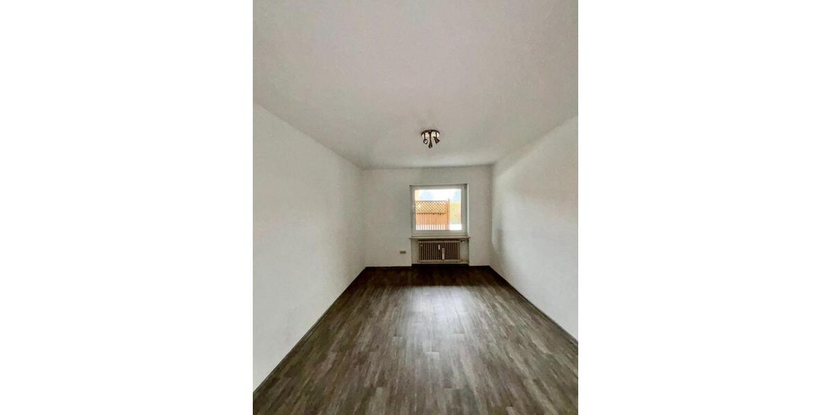 Erdgeschoßwohnung Pfreimd - 3 Zimmer, 98 m&sup2;, 700&euro; | Angebot:25415405