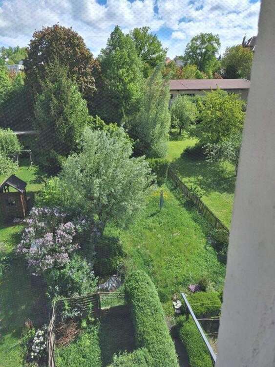 4 Zi.-Dachgeschosswohnung mit Gartennutzung 4 zimmer