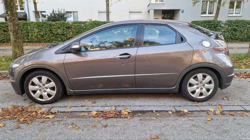 Honda Civic 142.000 km 5.490 € München 81737