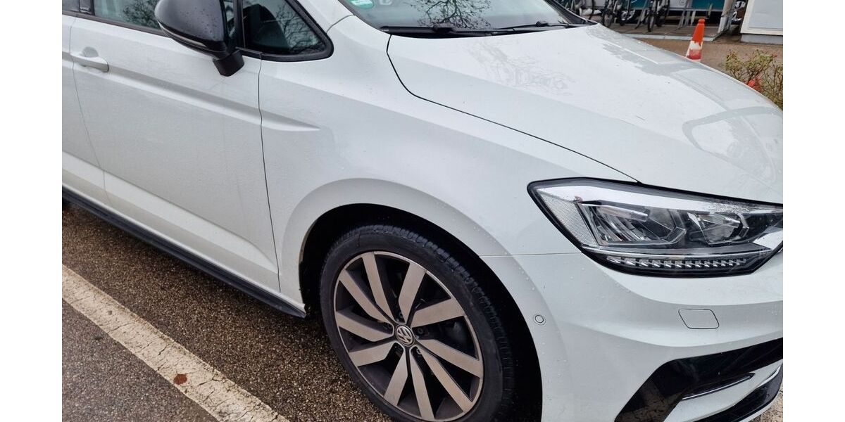 VW Touran 58.800 km 22.999 &euro; München 80995