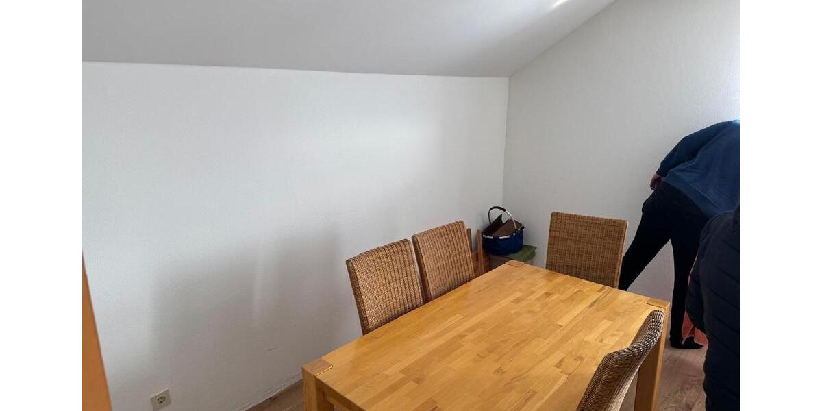 Dachgeschoßwohnung Wenzenbach - 3 Zimmer, 90 m&sup2;, 900&euro; | Angebot:25509692